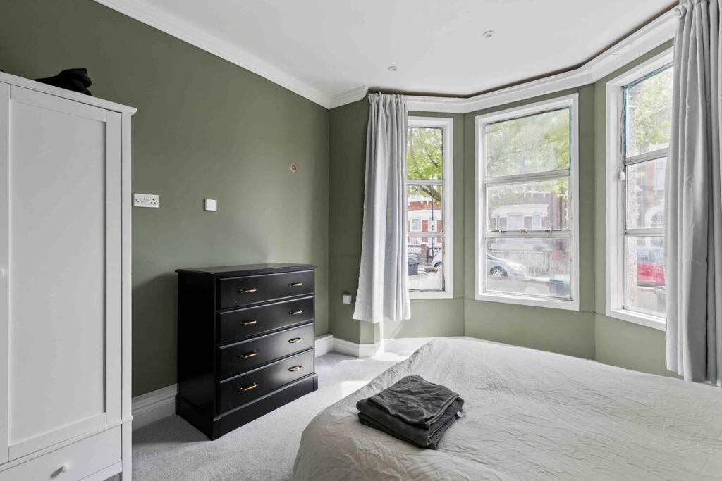 Modern 3 Bed Apartment In Tottenham Londen Buitenkant foto